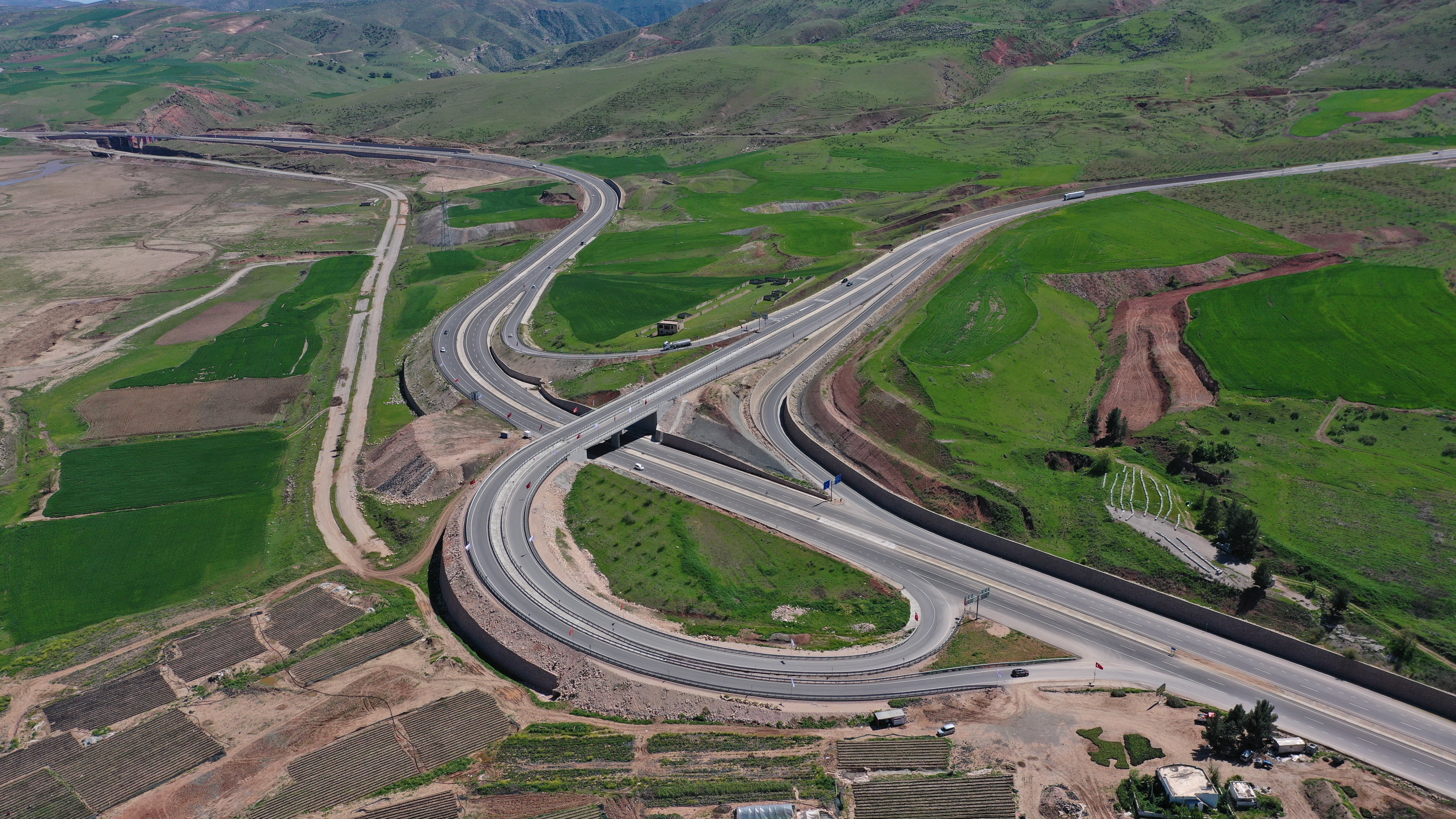 Siirt-Kurtalan Yolu (Reşat Baysal Varyantı Dahil) ile Siirt Havaalanı Yolu