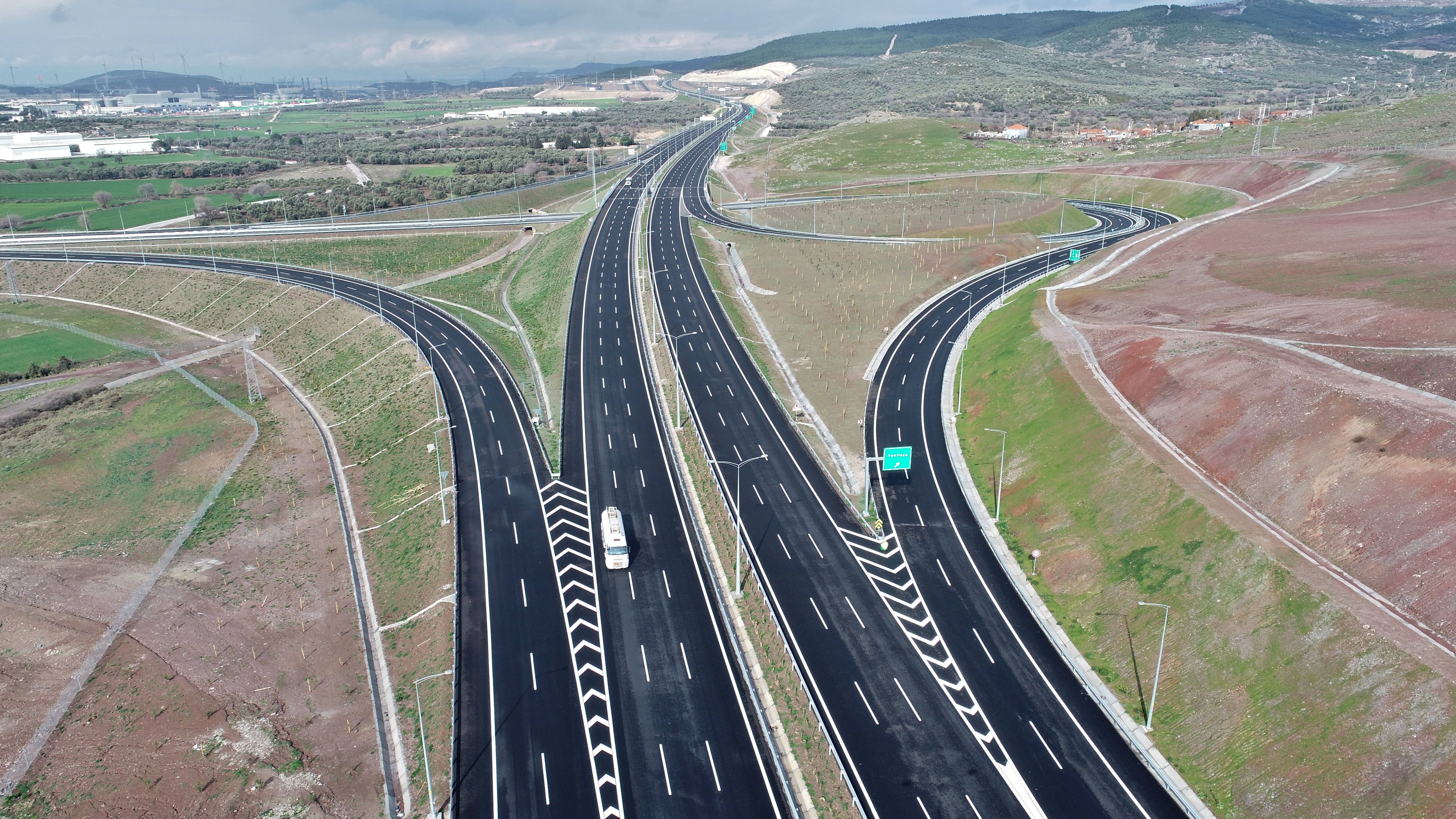 33+066_YENİ FOÇA BAĞLANTI YOLU OTOYOL KAVŞAĞI VE YAKLAŞIMI-min.JPG