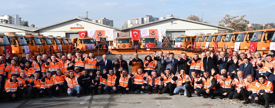 KARAYOLLARI MAKİNE PARKI ÇOĞUNLUĞU YERLİ VE MİLLİ OLAN MODERN ARAÇLARLA GÜÇLENDİRİLDİ
