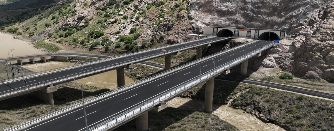 HAKKARİ’NİN ULAŞIM AĞINA GÜÇ KATAN PROJELER HİZMETE ALINDI