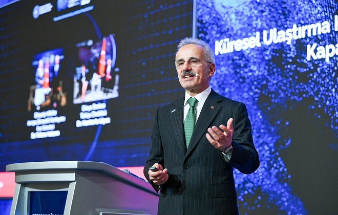 20250703İstanbulforumBakaniçfoto1.jpg