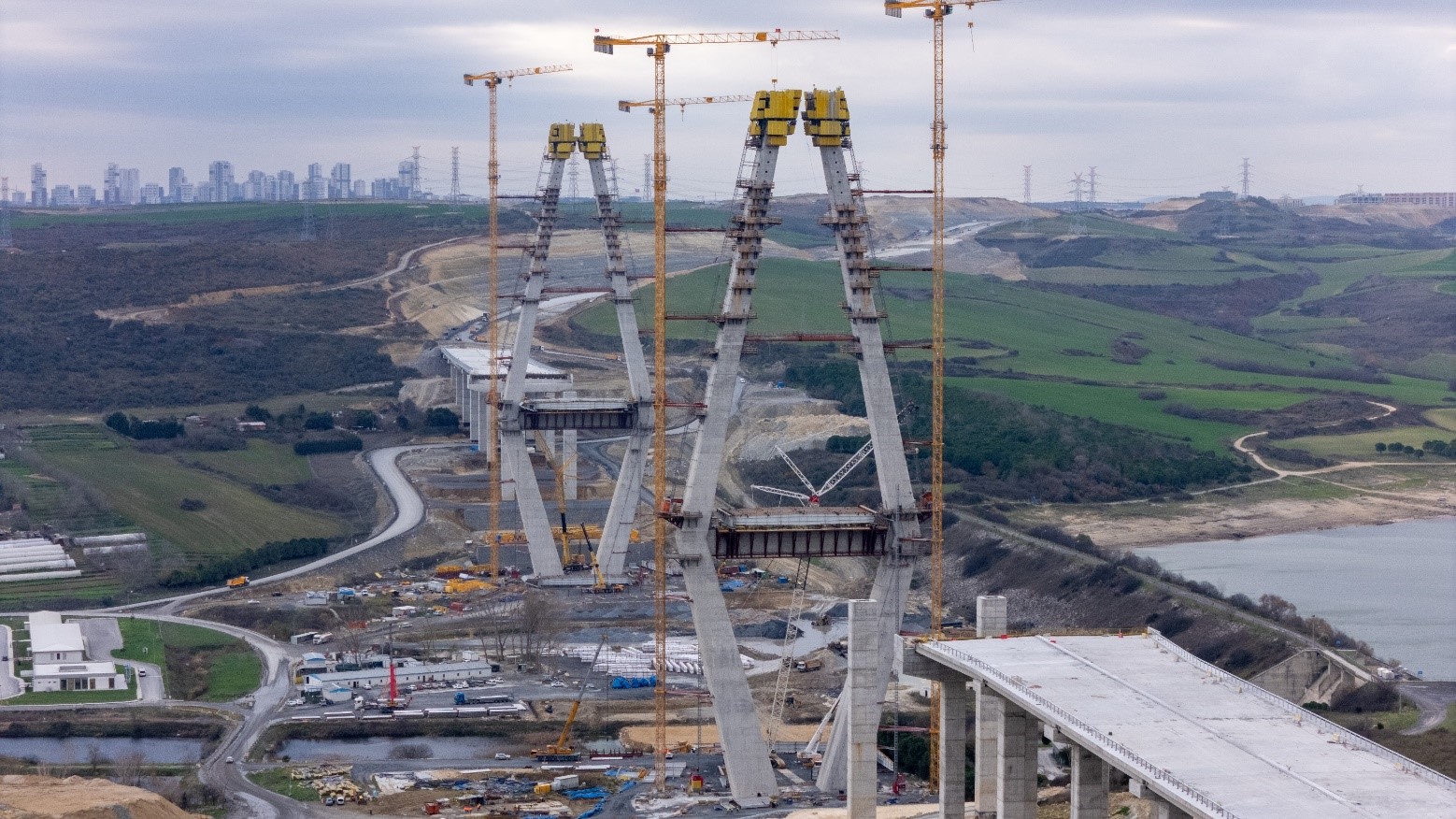 Sazlıdere Gergin Eğik Askılı Köprüsü Pilon ve Yaklaşım Viyadükleri Fotoğrafı